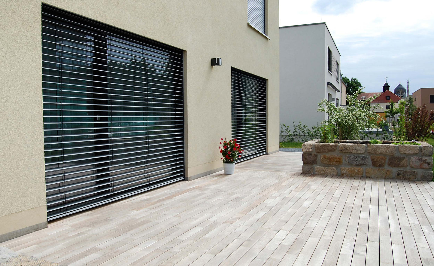 Terrassendiele Robinie 100 x 26 mm, glattkant, stehende Keilzinkung